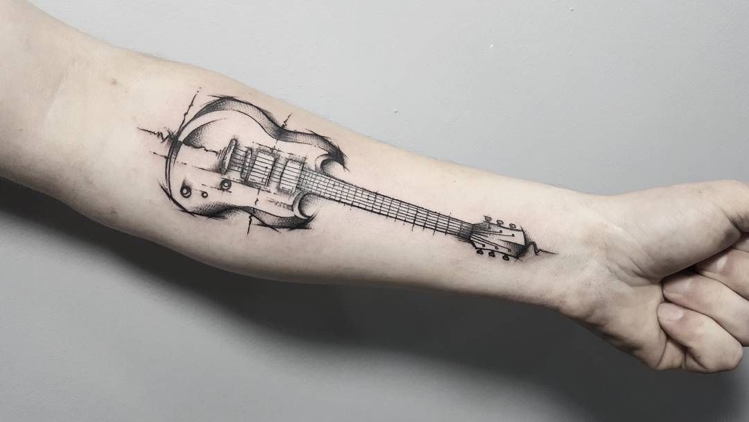 Los mejores tatuajes de guitarras para mujeres: diseños inspiradores