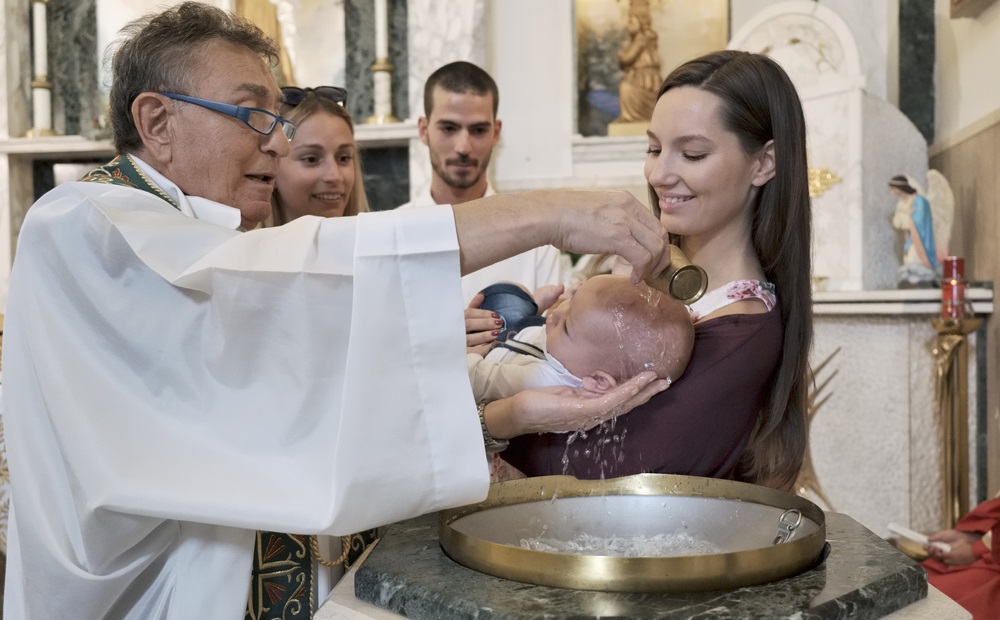 Todo lo que necesitas saber sobre el número de padrinos de bautizo